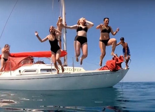 yahta-alie-parusa11 Яхта в Красной поляне с алыми парусами