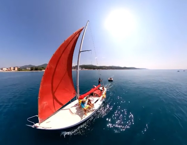 yahta-alie-parusa7 Яхта в Красной поляне с алыми парусами