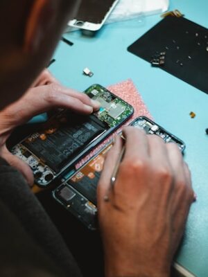 Профессиональная чистка смартфона от пыли