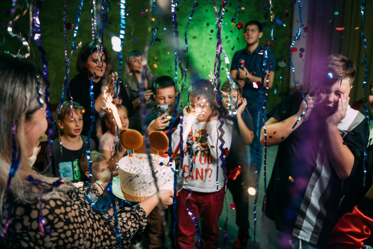 Серебряное шоу и вечеринка в стиле TikTok Серебряное шоу и вечеринка в стиле TikTok